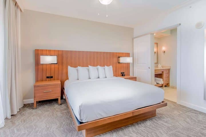 Room 52 of 187