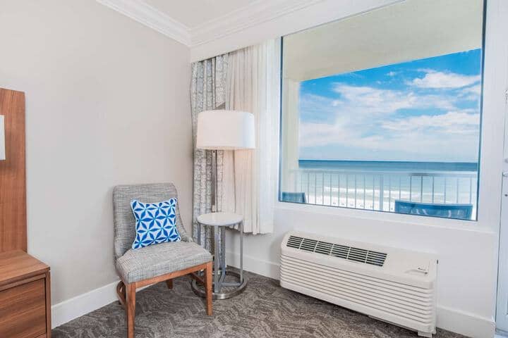 Room 40 of 187